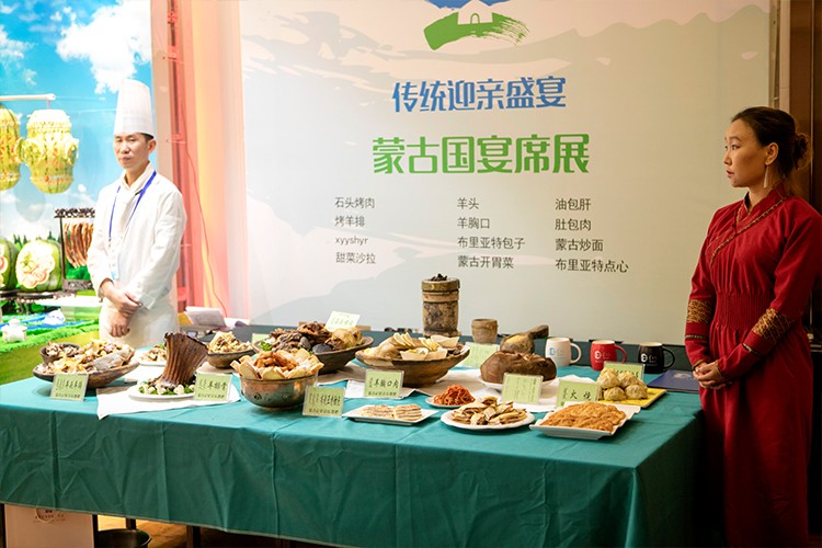 蒙古国宴席.jpg